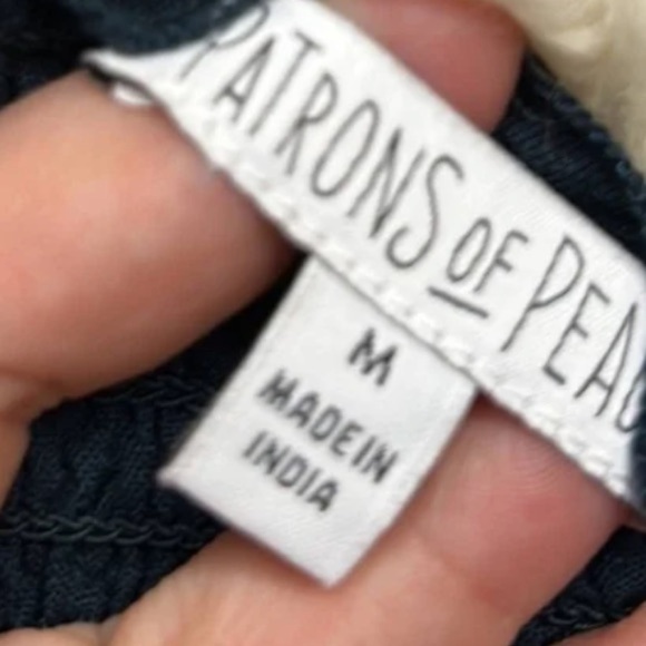 Patron of peace smocked ruffle tank top medium tropical Print women’s navy blue - Picture 3 of 5